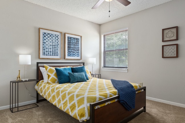Building Photo - Edgewater Village Apartments