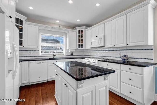 Building Photo - 12 Reese Ave