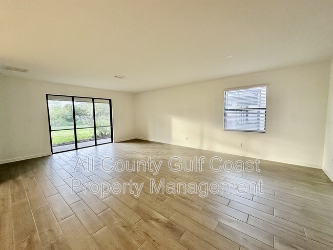 Building Photo - 15010 Serene Shores Loop