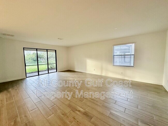 Foto del edificio - 15010 Serene Shores Loop