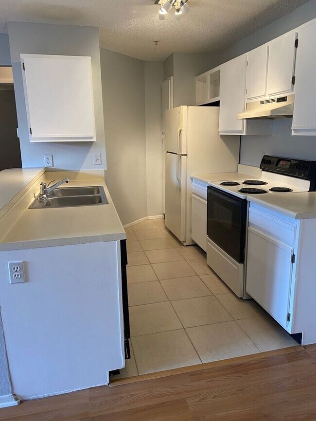 Foto del edificio - 627 Dory Ln