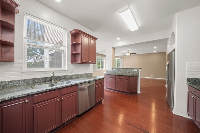 Building Photo - 3251 Thunderbird Ct E