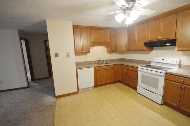 Building Photo - Holden: 2 Bed 1 Bath, Heat & Hot Water Inc...