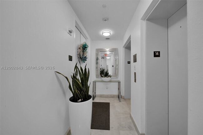 Foto del edificio - 16001 Collins Ave