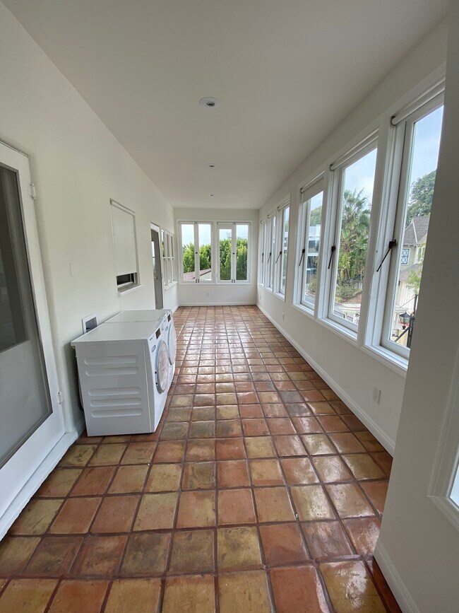 Building Photo - 1326 Londonderry View Dr