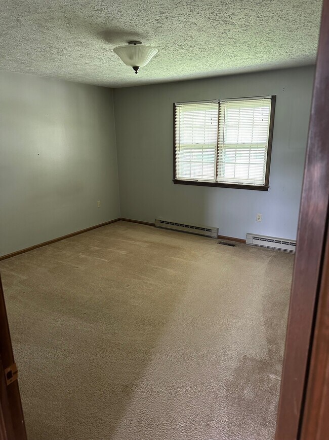 Building Photo - 833 Red Oak Trl