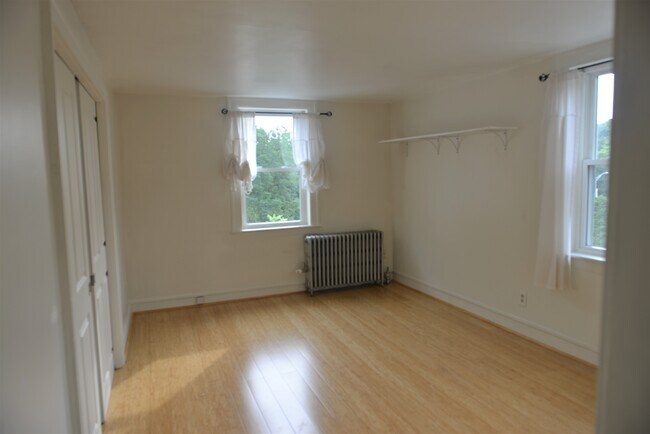 Living Room - 516 Main St