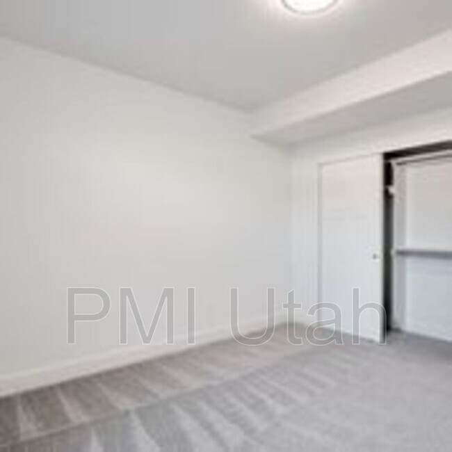 Foto del edificio - 1275 W State Rd