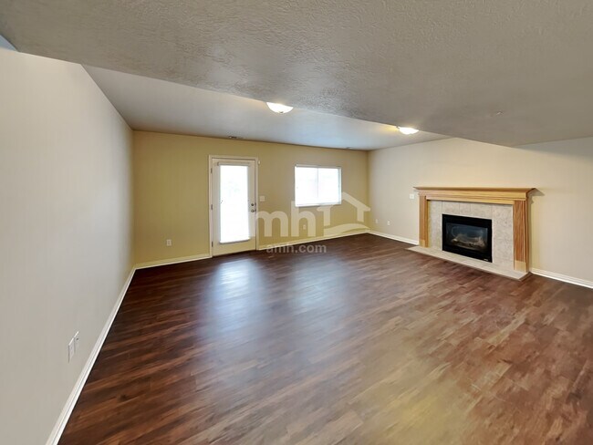Foto del edificio - 917 Longleaf Dr