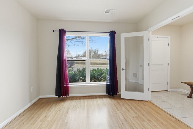 Building Photo - Amazing 4 BR/3.5 BA Townhome in Riverdale!