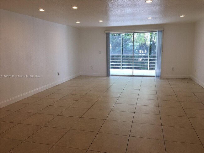 Foto del edificio - 10110 Boca Entrada Blvd