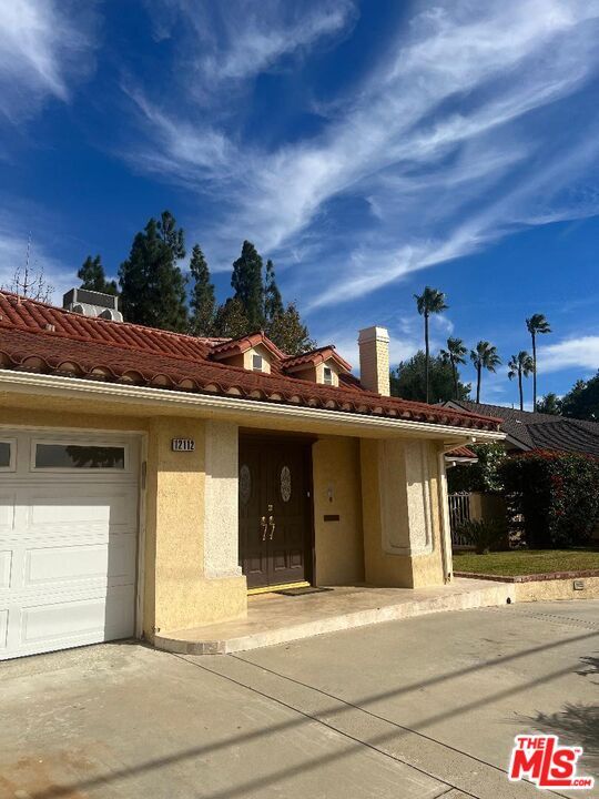 Building Photo - 12112 Woodley Ave