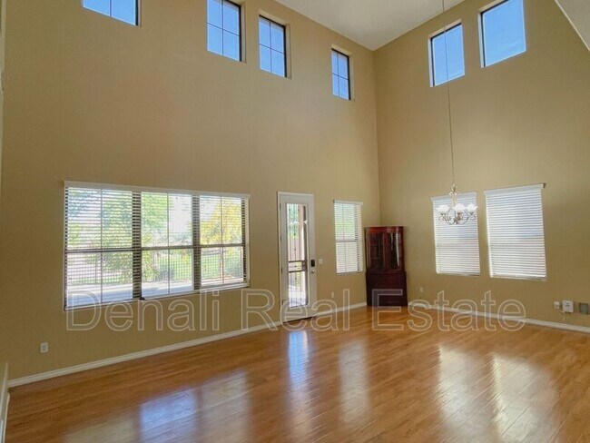 Foto del edificio - 1498 W Homestead Ct