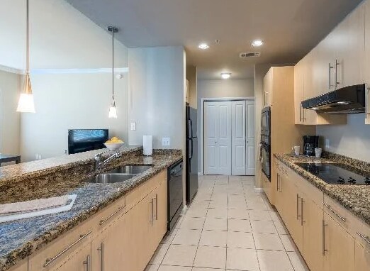 Building Photo - 2450 Bahama Dr