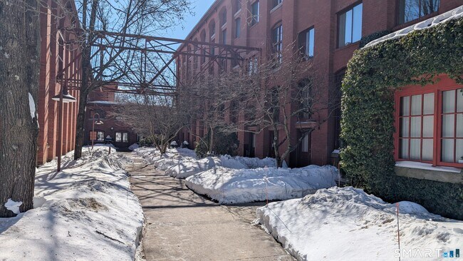 Foto del edificio - 839 Main St