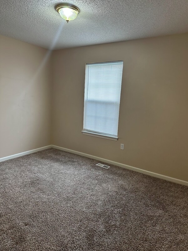 Building Photo - 409 Emily Ln