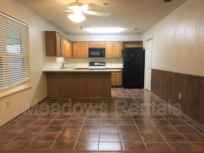 Building Photo - 606 Circle Creek Dr