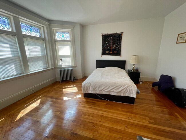 Building Photo - 25 Parkman St