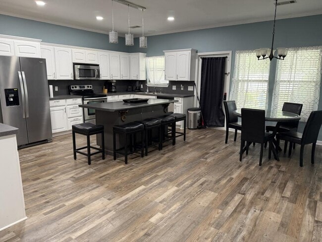Building Photo - 155 Lorelei Cir