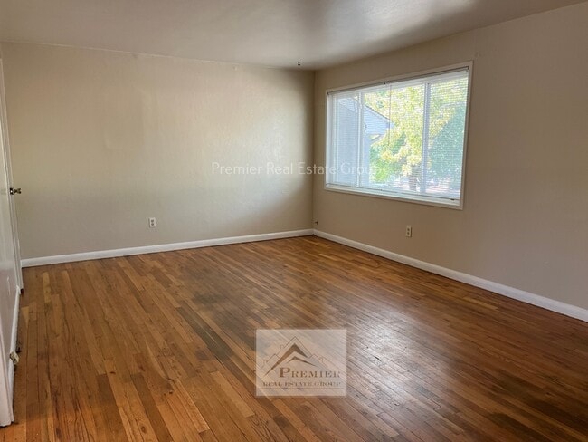 Building Photo - 407 Glen View Ct