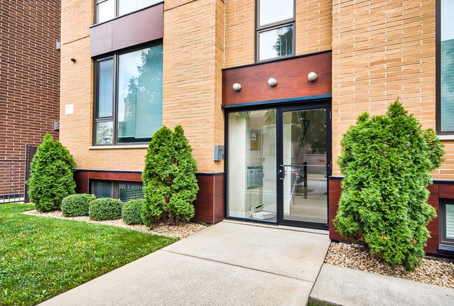 Building Photo - 3514 N Sacramento Ave