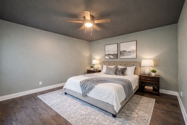 Building Photo - 230 W 29th St