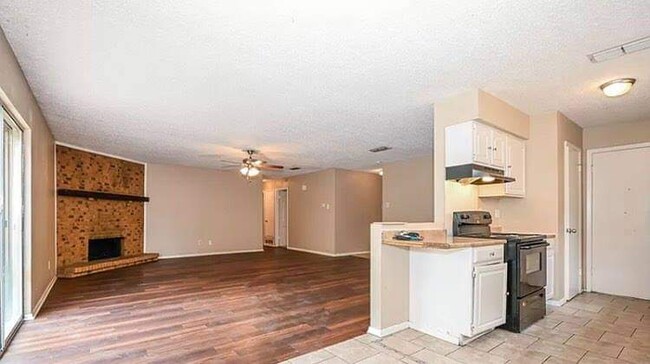 Building Photo - 12204 Spring Branch Dr
