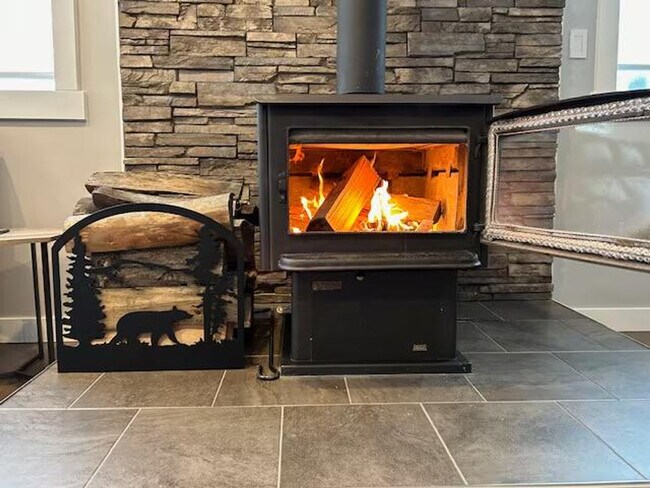 Building Photo - 1161 2 Avenue-SI ID1490151P