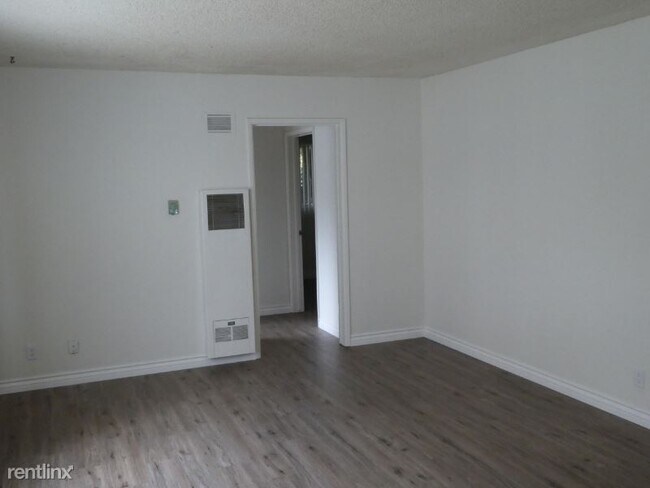Building Photo - 2 br, 1 bath Apartment - 3054 Luna Dr