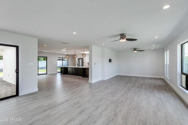 Building Photo - 3743 GARDEN Dr