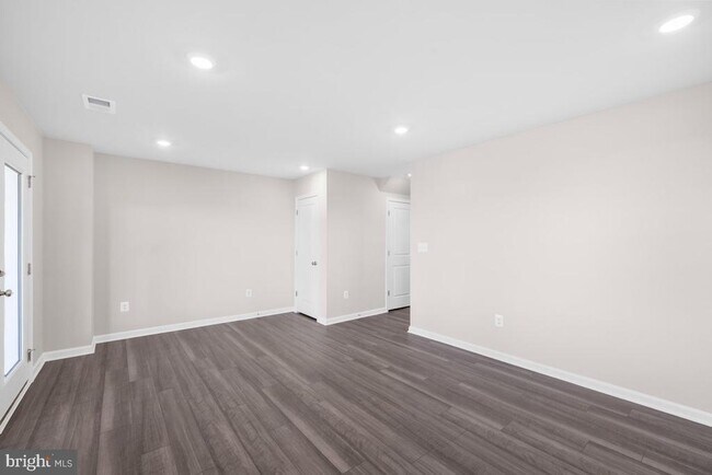 Building Photo - 569 Seeback Dr