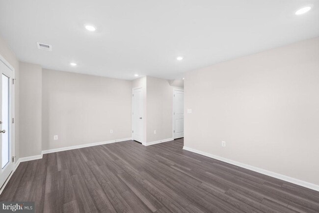 Foto del edificio - 569 Seeback Dr