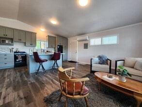 Building Photo - 669 Camino Ct