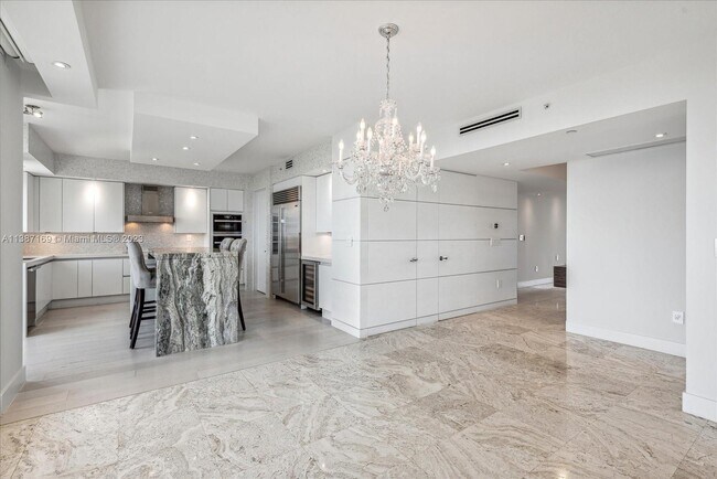 Foto del edificio - 789 Crandon Blvd