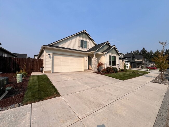 Building Photo - 842 SE 37th St