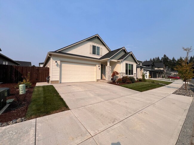 Building Photo - Gorgeous 5 Bedroom in Battle Ground!