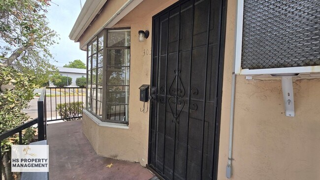 Foto del edificio - 303 Palm Ave