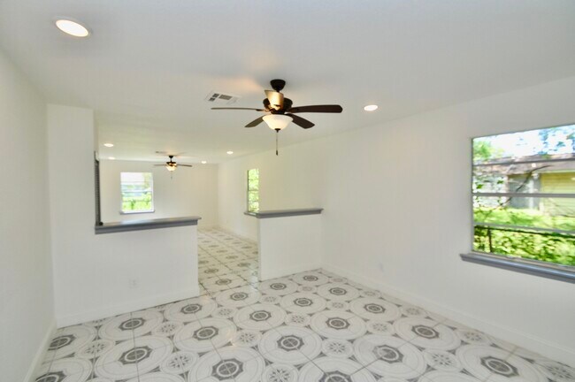 Foto del edificio - 10610 Fleming Dr