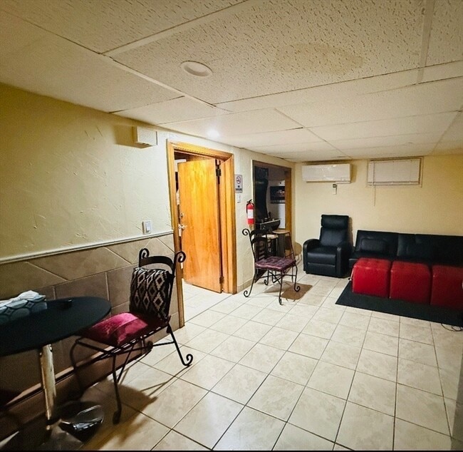 Building Photo - 41 Shurtleff St