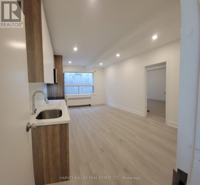 Building Photo - 1980 Eglinton Ave W