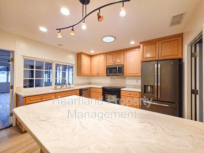 Foto del edificio - 7381 Laura Ct