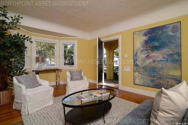 Foto del edificio - Charming East Sacramento Bungalow – Prime ...