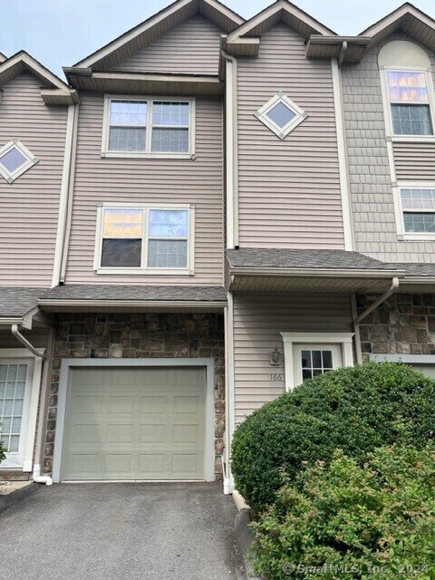 Primary Photo - 19 Hawthorne Dr