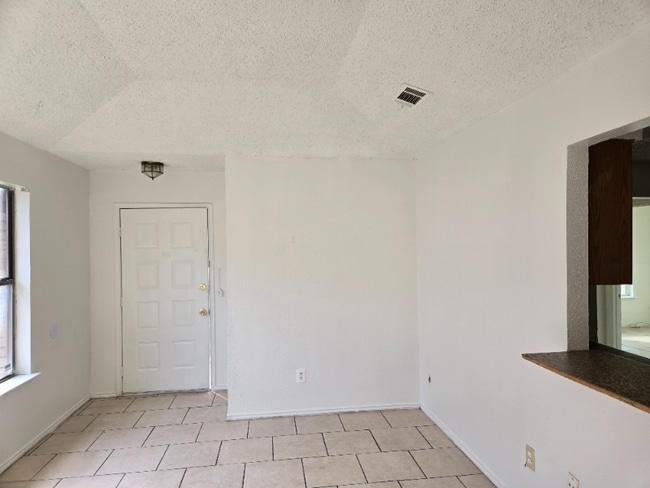 Building Photo - 2630 Cottonwood Ln