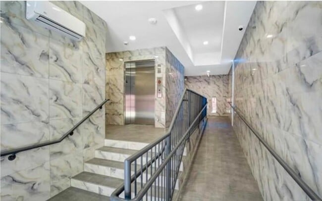 Building Photo - 545 39th St