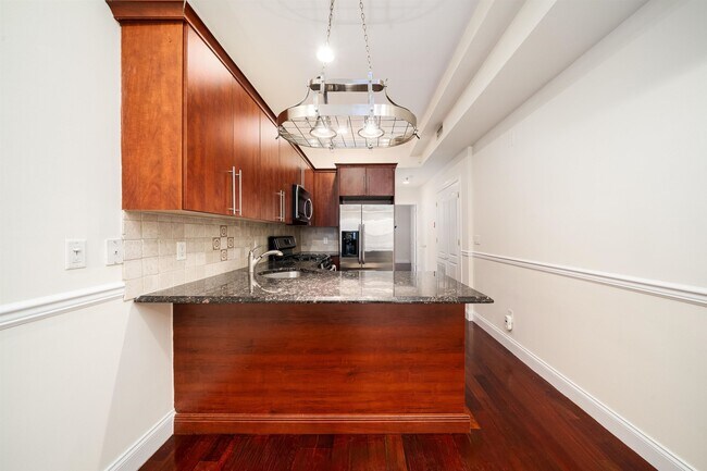 Building Photo - 744 Park Ave