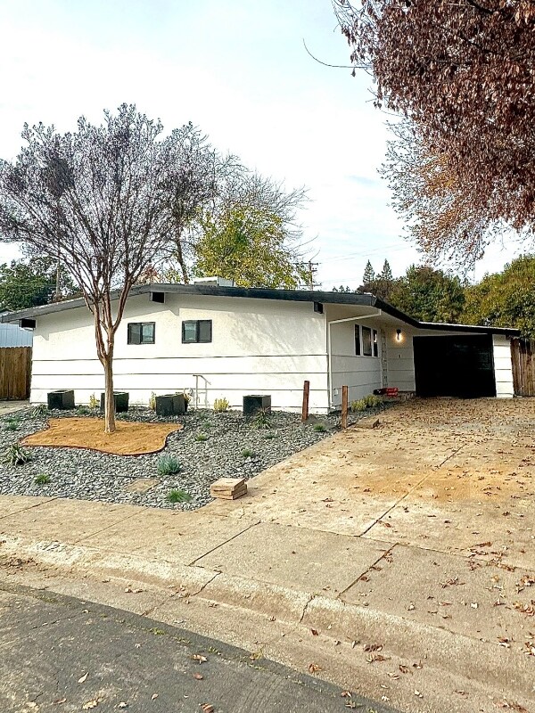 Building Photo - 1234 Sullivan Ct