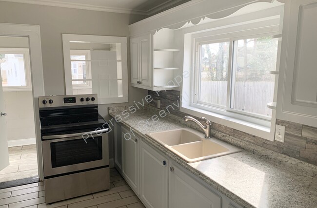 Foto del edificio - 422 E Blue Ridge Dr