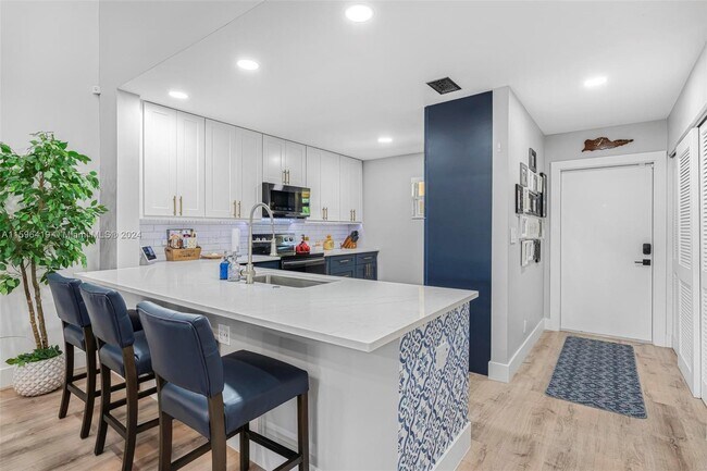 Building Photo - 8770 Azalea Ct