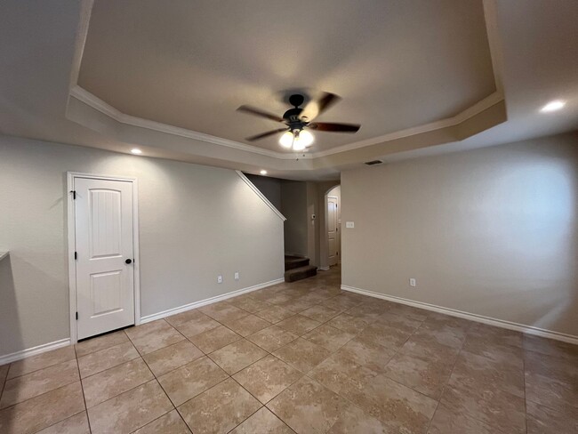 Building Photo - 6854 Lakeview Dr.